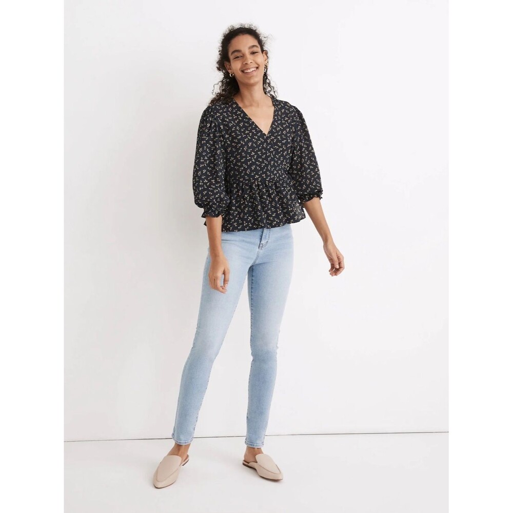 Madewell 11" High-Rise Roadtripper Authentic Jeans in Meade Wash Sz 26